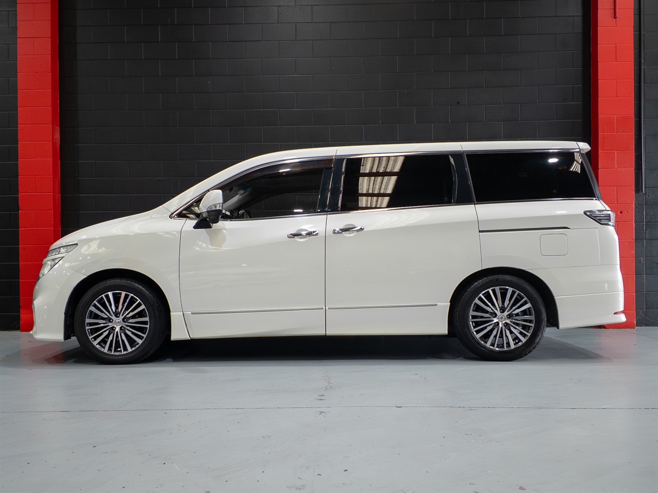 2014 Nissan Elgrand