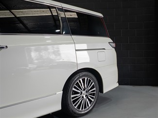 2014 Nissan Elgrand - Thumbnail