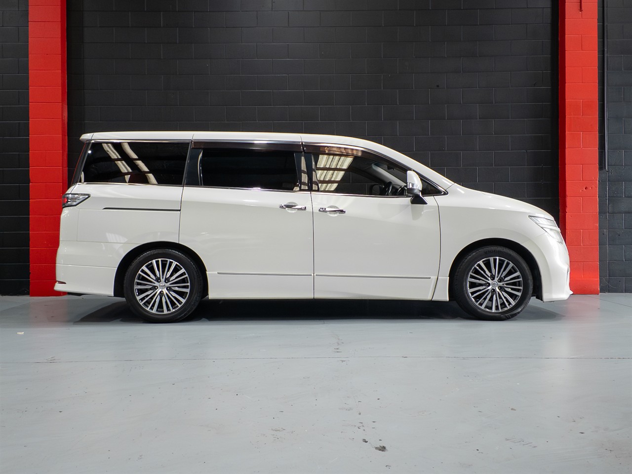 2014 Nissan Elgrand