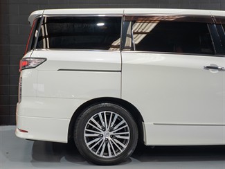2014 Nissan Elgrand - Thumbnail