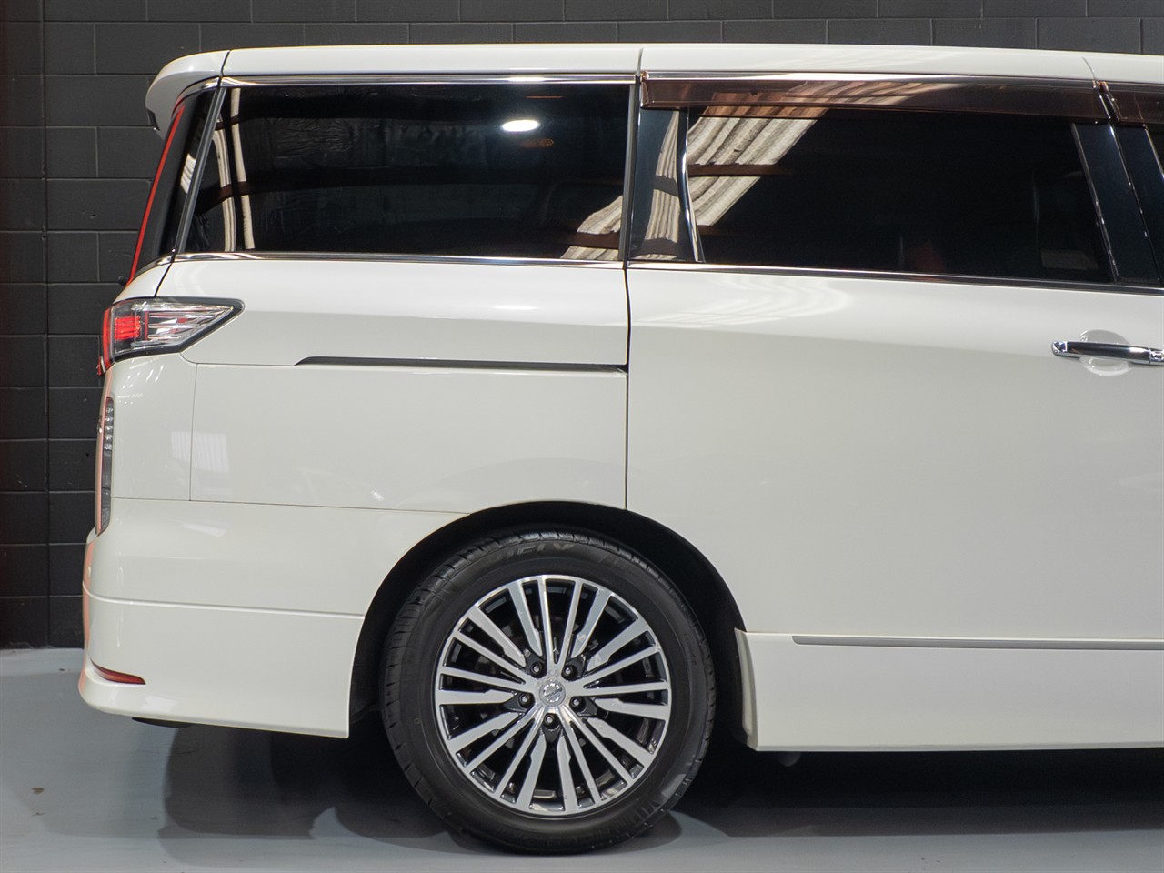 2014 Nissan Elgrand
