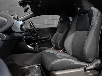 2021 TOYOTA Yaris - Thumbnail