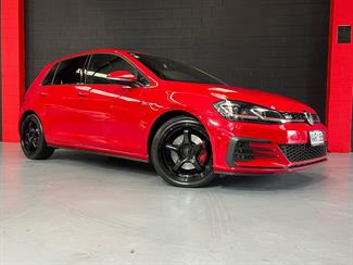 2017 Volkswagen GOLF - Thumbnail