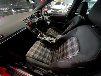 2017 Volkswagen GOLF - Thumbnail