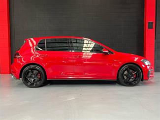 2017 Volkswagen GOLF - Thumbnail
