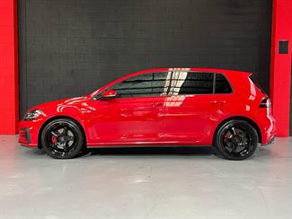 2017 Volkswagen GOLF - Thumbnail